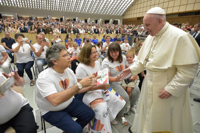 La asociación de cardiopatías Congénitas Cor Barcelona visita al Papa Francisco